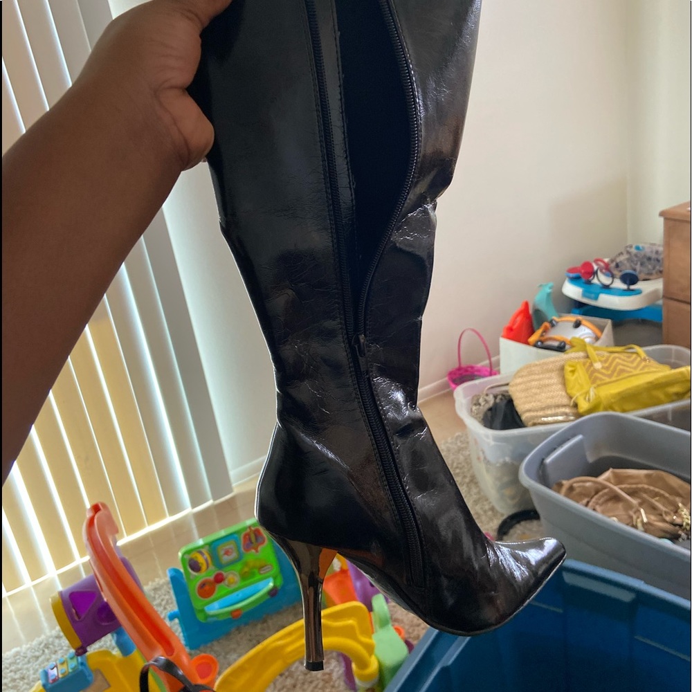 Black heel boots